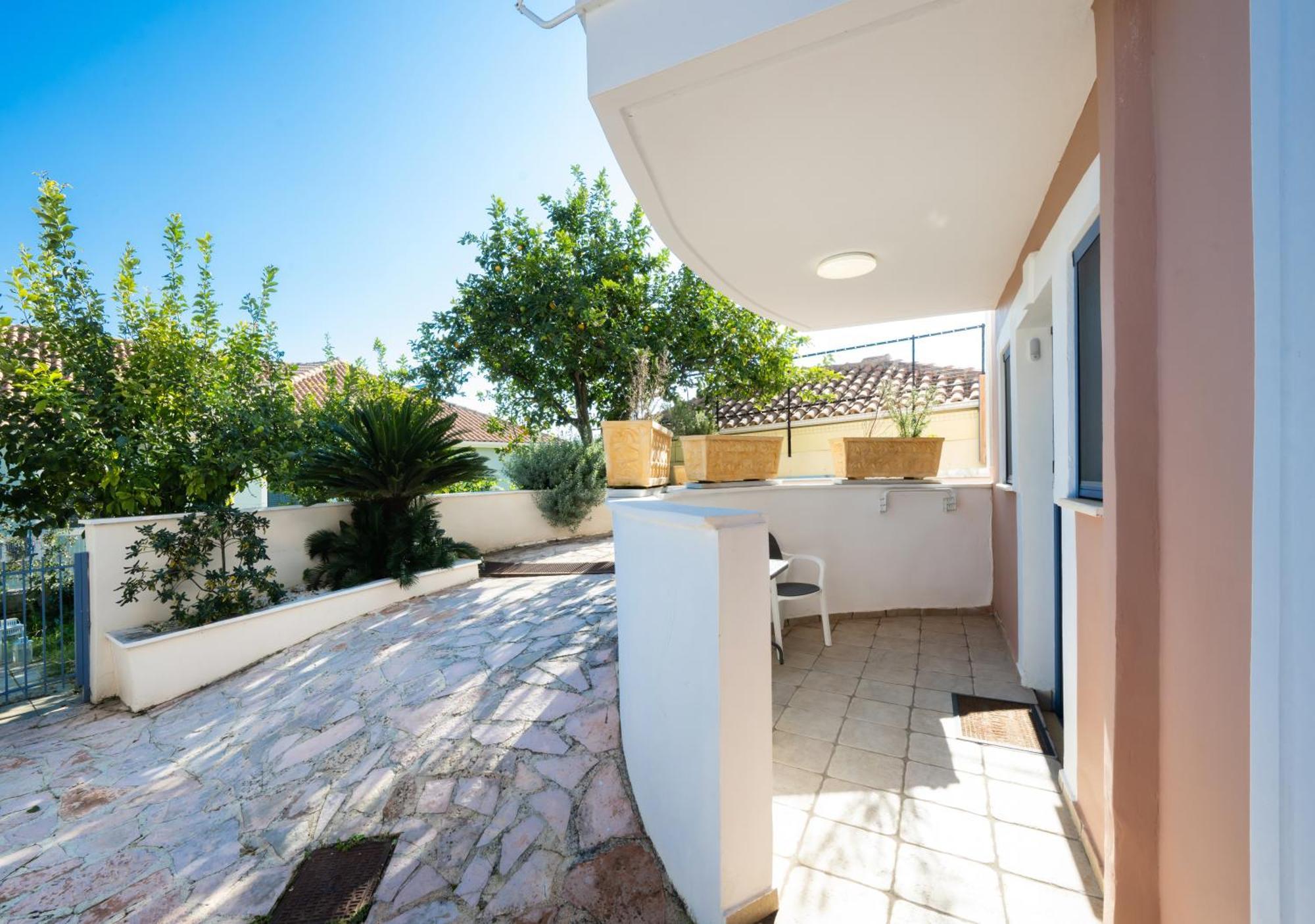 A L' Aise Studios Apolpaina Exterior photo