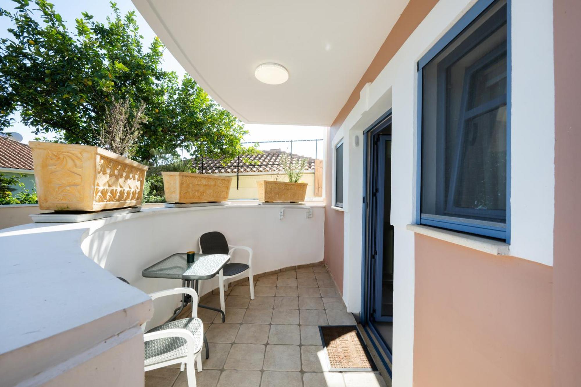 A L' Aise Studios Apolpaina Exterior photo